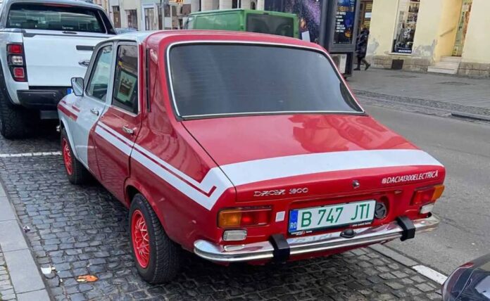O Dacia 1300 a fost transformată într-o mașină electrică. Cât a costat și ce viteză maximă prinde?