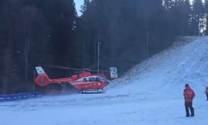 Turistă grav rănită pe pârtia de sanie din Bușteni, preluată de elicopterul POA Brașov