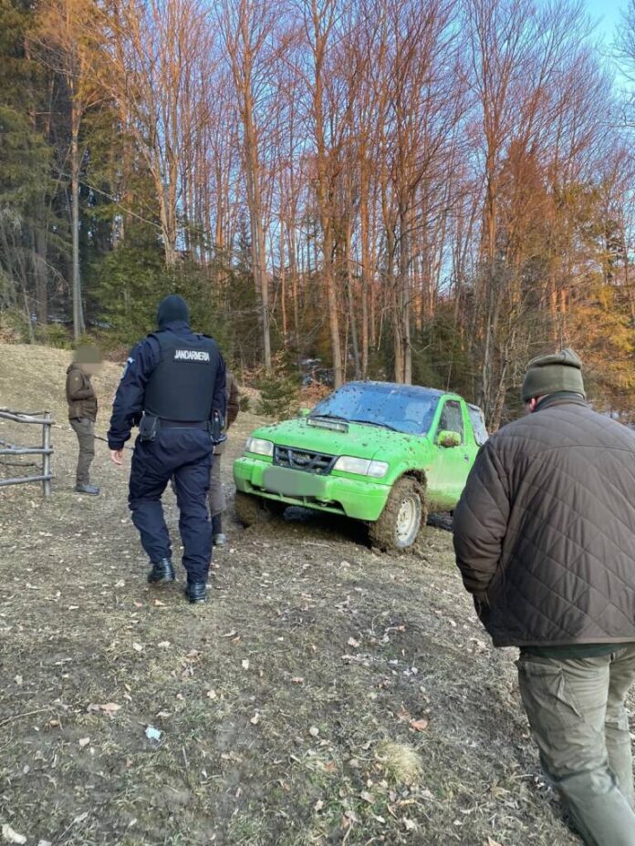 Amenzi de 36.800 lei, date de jandarmi în weekend, în misiunile lor de ordine publică