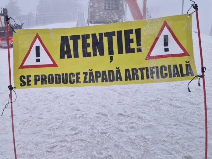 Pe pârtiile din masivul Postăvarul, se produce zăpadă artificială