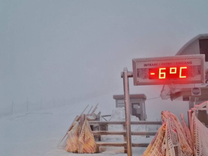 Datorită temperaturilor negative, și astăzi se produce zăpadă artificială pe pârtiile din masivul Postăvarul