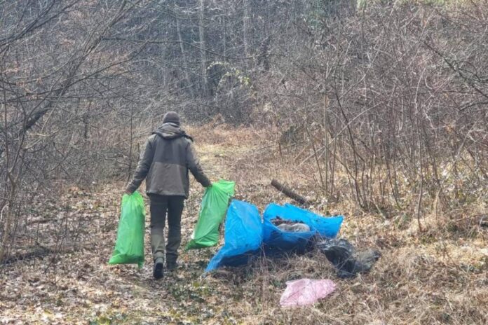 Se face curățenie în Brașov, pe Tâmpa și pe Dealul Melcilor