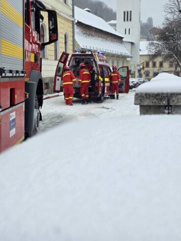 FOTO: Exercițiu I Situație de urgență provocată de un cutremur, la Colegiul Național Andrei Șaguna din Brașov
