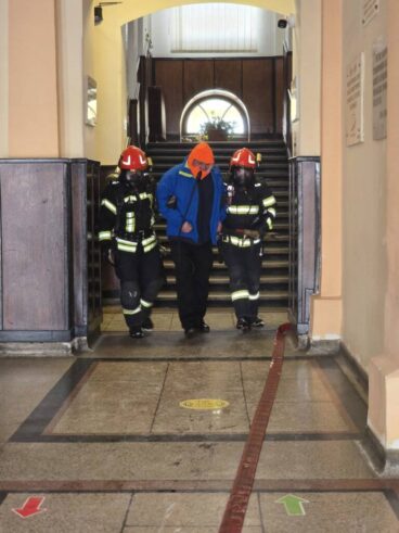FOTO: Exercițiu I Situație de urgență provocată de un cutremur, la Colegiul Național Andrei Șaguna din Brașov