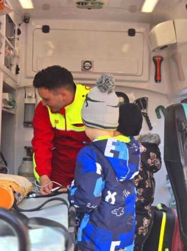 FOTO: Exercițiu l Situație de urgență provocată de un cutremur, care este urmat de un incendiu, la o grădiniță din Brașov