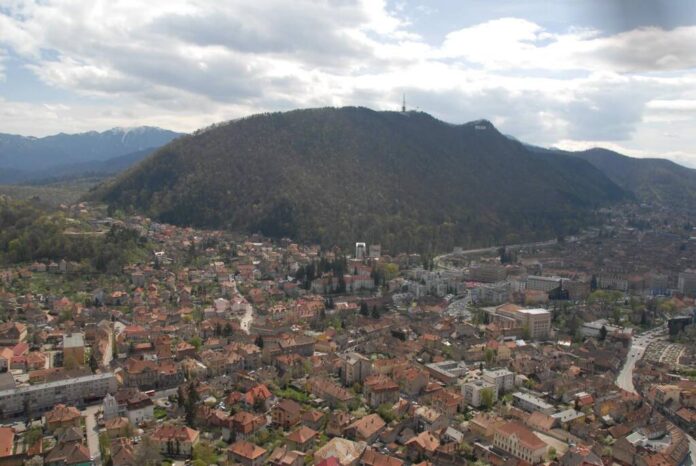 8 stații care monitorizează calitatea aerului, în județul Brașov