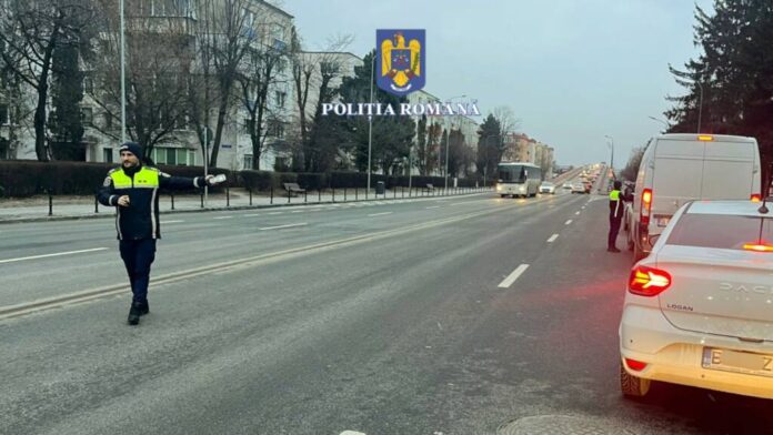 Aproximativ 900 de persoane legitimate sși aproape 700 de vehicule verificate, în urma unei acțiuni a Poliției Brașov
