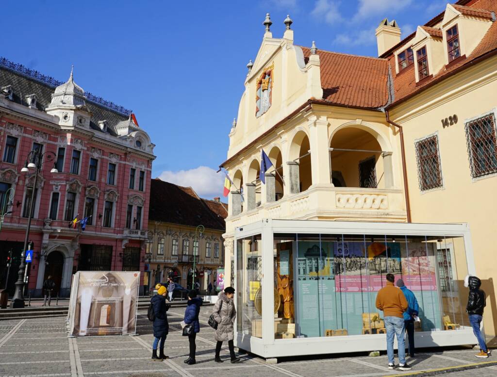 Expoziție în aer liber la Brașov, dedicată istoriei Tezaurului BNR de la Moscova