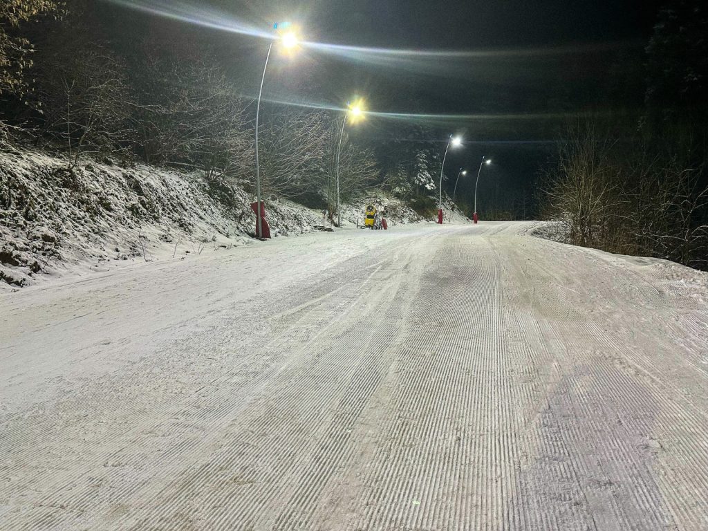 Sporturi de iarnă, "noaptea", în Poiana Brașov: Pârtiile Lupului inferior și Drumul albastru, deschise în intervalul 18.00 – 20.00