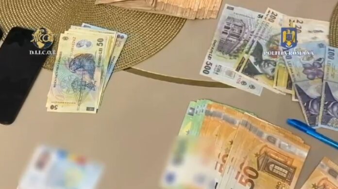 Percheziții domiciliare în județele Brașov și Mureș, privind operațiuni ilegale cu dispozitive sau programe informatice, în SUA și România