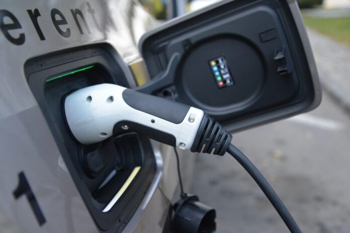 Încă 80 de stații de reîncărcare a autoturismelor electrice, amplasate în Brașov