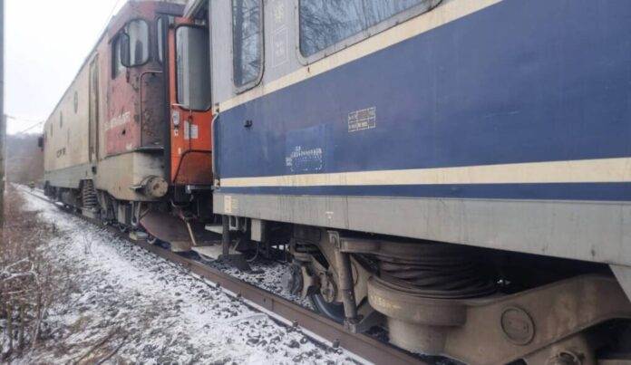 Tren deraiat în Covasna! Călătorie cu peripeții pentru 45 de pasageri pe ruta Toplița-Brașov