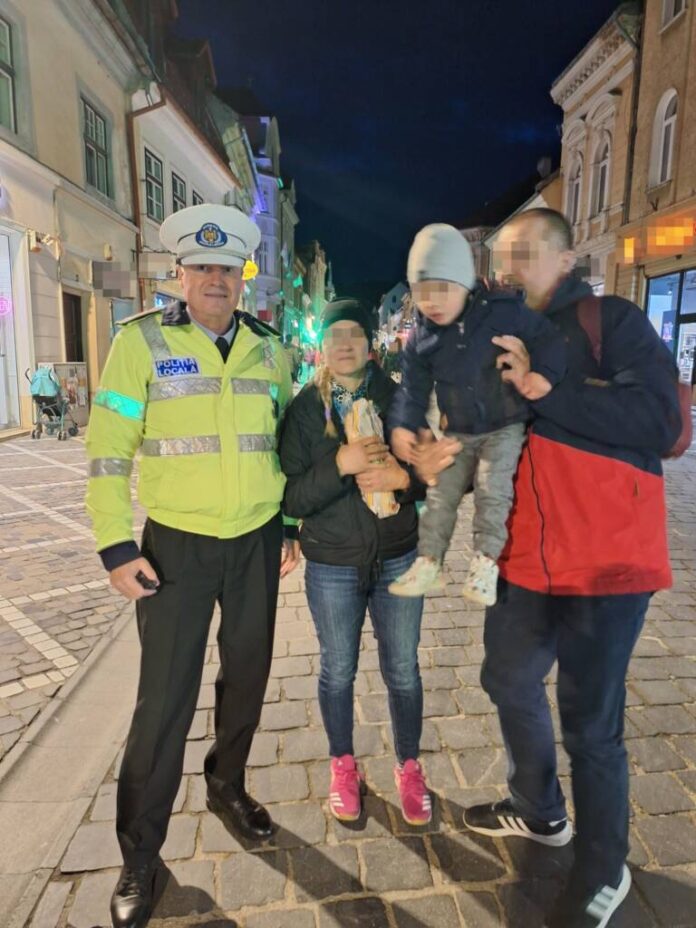 Un băiețel ucrainean care s-a rătăcit în centrul Brașovului a fost găsit de un polițist