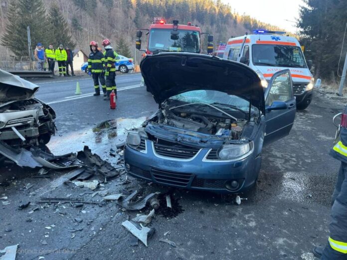 UPDATE / O persoană a murit, iar alte trei au fost rănite, în urma unui accident rutier pe DN1, la ieșirea din Predeal spre Azuga
