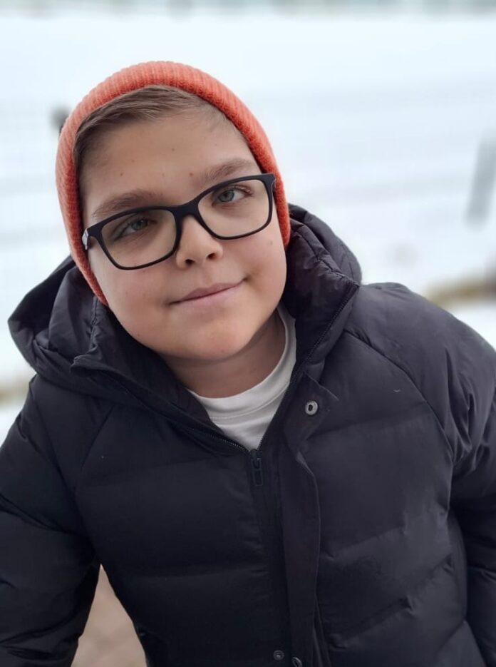 Un tânăr de 18 ani luptă cu o boală rară și devastatoare: „Ajută-l pe David să trăiască fără durere”