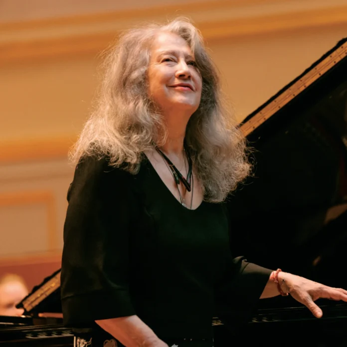 Celebra pianistă Martha Argerich a fost decorată de statul român