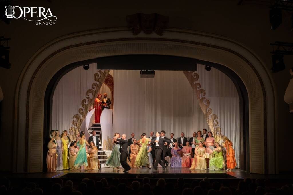 „Silvia”, una dintre cele mai celebre operete, pe scena Operei Brașov. Premiera mondială a avut loc la 17 noiembrie 1915, la Teatrul „Johann Strauss” din Viena