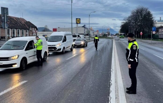 Persoane legitimate, autoturisme verificate, zeci de testări pentru consumul de alcool și substanțe interzise: Amenzi de 10110 lei, după ce polițiștii au acționat pe mai multe străzi din Brașov