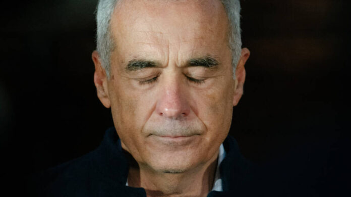 Rusia îl susține deschis pe Călin Georgescu și atacă UE. Georgescu spune că nu are nevoie de fonduri Europene câtă vreme îl are pe Dumnezeu.Rusia îl susține deschis pe Călin Georgescu și atacă UE. Georgescu spune că nu are nevoie de fonduri Europene câtă vreme îl are pe Dumnezeu.