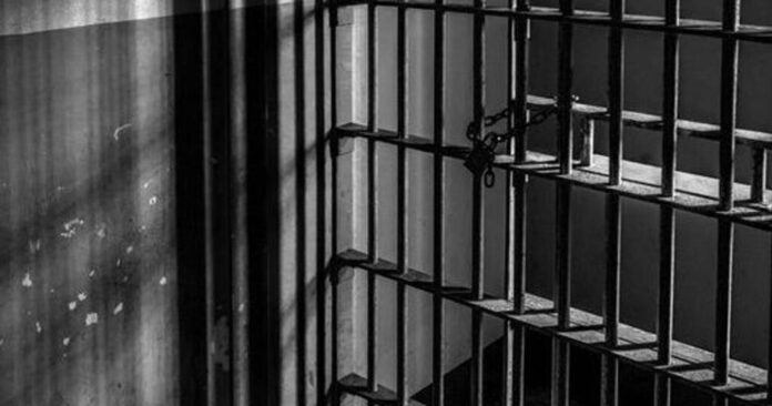 Bărbați reținuți de polițiști după ce s-au bătut și și-au provocat leziuni, în Tărlungeni