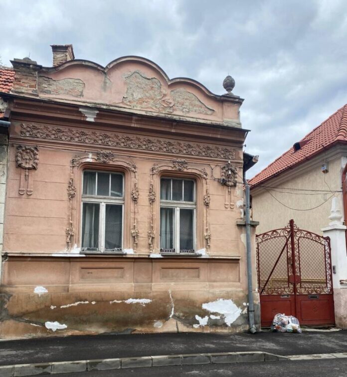 Polițiștii locali controlează în aprilie clădirile și terenurile neîngrijite din Brașov