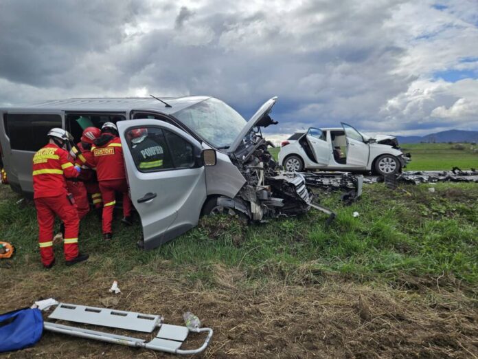 UPDATE / O persoană a murit în urma unui accident rutier pe DN 13, în zona restaurantului 