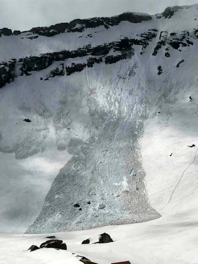 Vijelie la Bâlea Lac: rafalele au depășit 100 km/oră. Salvamontiștii anunță pericol de avalanșă