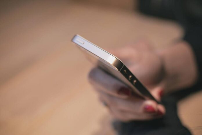 Atenție! Tentative de fraudă prin telefoane, mesaje, în care atacatorii folosesc numele Băncii Naționale a României