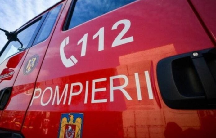 Incendiu de vegetație uscată în Brașov, pe strada Panselelorc