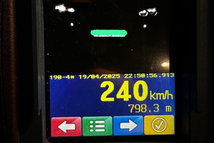 Tânăr de 22 de ani, prins pe Autostrada Bucureşti – Constanţa conducând cu 240 km/h 