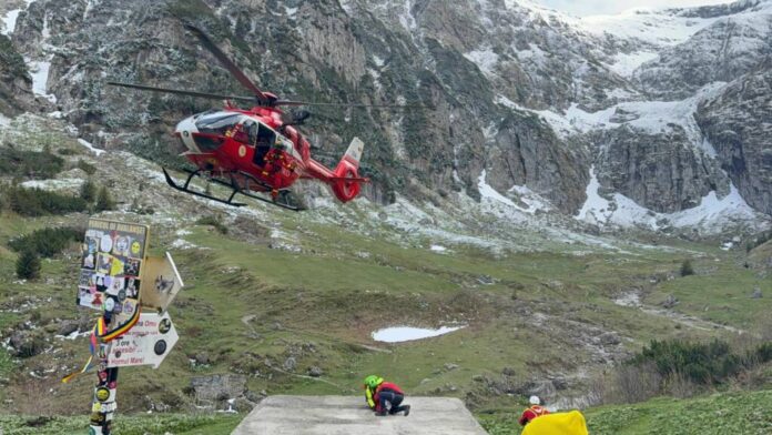 Patru turiști străini care au rămas blocați în Masivul Bucegi au fost salvați de salvamontiști
