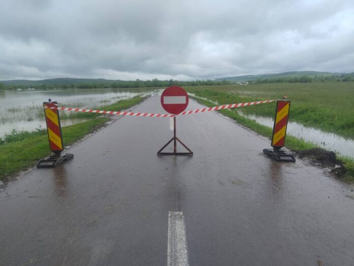 Din cauza ploilor abundente, mai multe drumuri din județul Brașov au fost închise