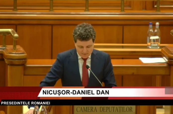 Nicușor Dan a depus jurământul de învestitură.;Vă asigur că voi fi un președinte deschis la vocea societății”