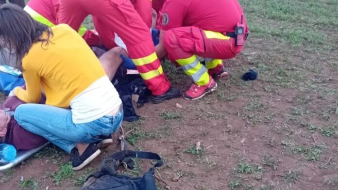 Bărbat rănit grav după ce a căzut cu parapanta, la Tărlungeni