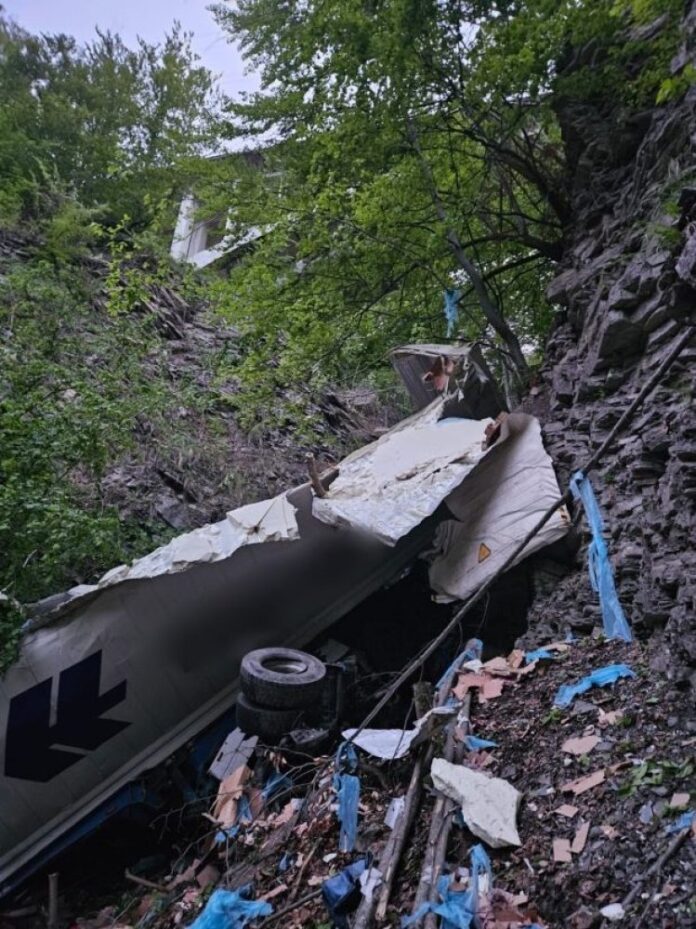 accident TIR Sinaia râpă