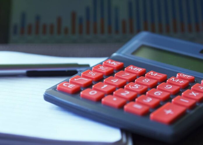 Nereguli de aproximativ 1,8 milioane de lei la o societate din Brașov; peste 679.000 de lei, plătiți în timpul controlului ANAF. Societatea, amendată cu 3.500 lei