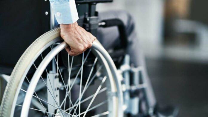 Pensionarii cu probleme de sănătate pot primi în plus 2.025 lei lunar. Cine va încasa acești bani 