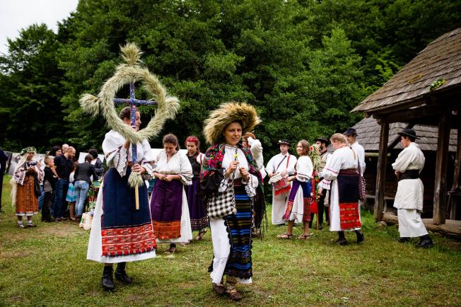Obiceiuri: Noaptea magică a Sânzienelor