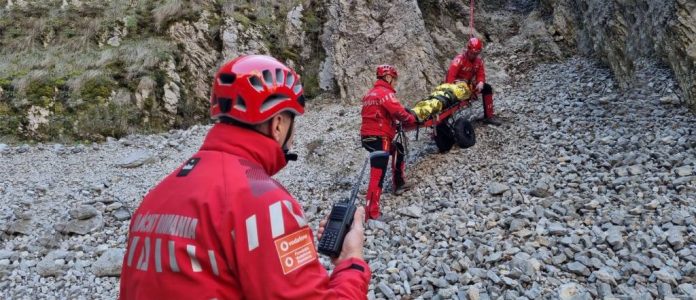 12 persoane au fost salvate în ultimele ore de salvamontiști