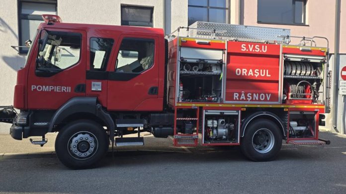 O autospecială modernă, complet echipată pentru stingerea incendiilor, la Serviciul Voluntar pentru Situații de Urgență Râșnov