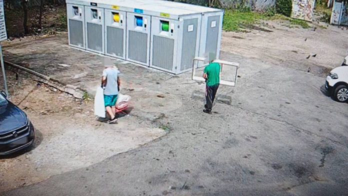 Persoane amendate cu 2.400 lei pentru că au lăsat deșeuri pe domeniul public, pe la Aleea Sânzienelor