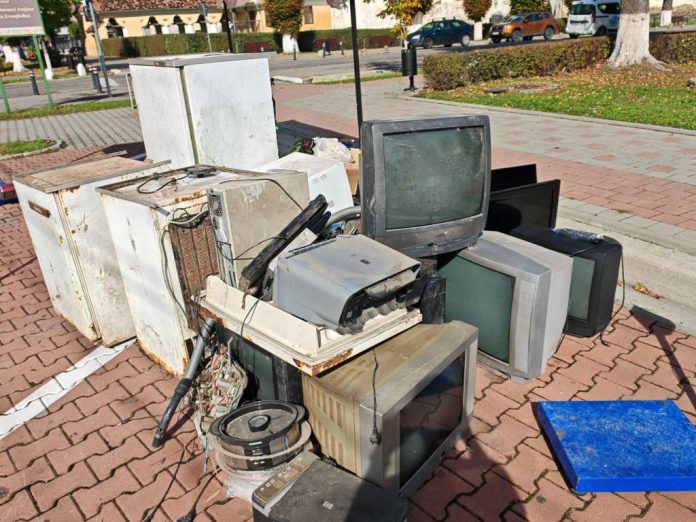 Joi, se colectează deșeuri electrice în Predeal