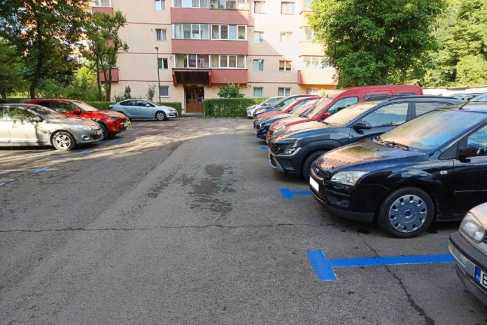 Brașov: În august se desfășoară procedurile de atribuire a locurilor de parcare din cartierele Valea Cetății (inclusiv strada Molidului) și Triaj