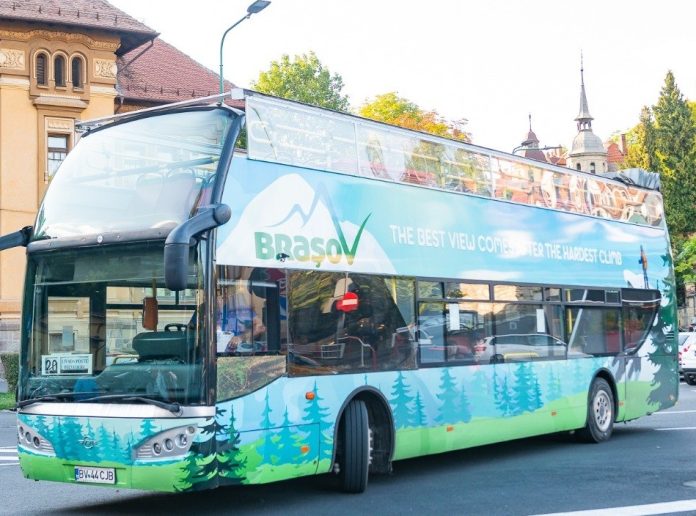 Autobuzul etajat, care circulă pe traseul liniei 20, s-a stricat din nou