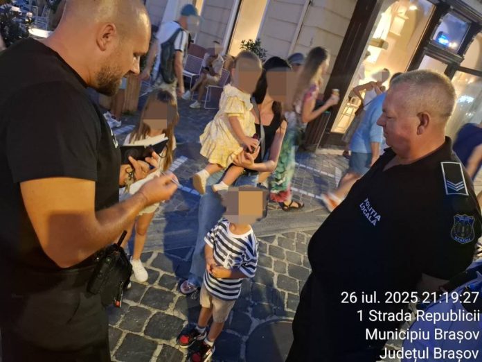 Un băiețel de 4 ani, care se pierduse în Piața Sfatului, a fost găsit