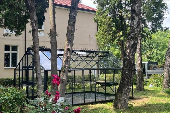 Două școli din Brașov vor avea sere educaționale