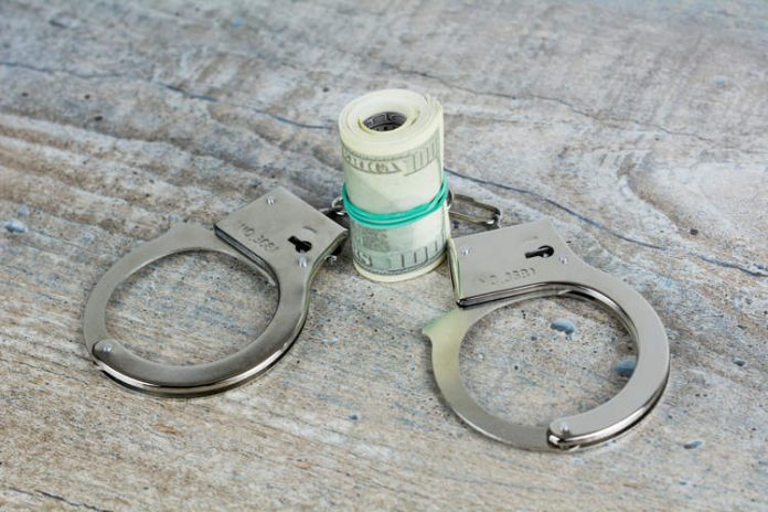 O măsură contestată în Rusia: Polițiștii care refuză mita sunt recompensați cu sumele refuzate
