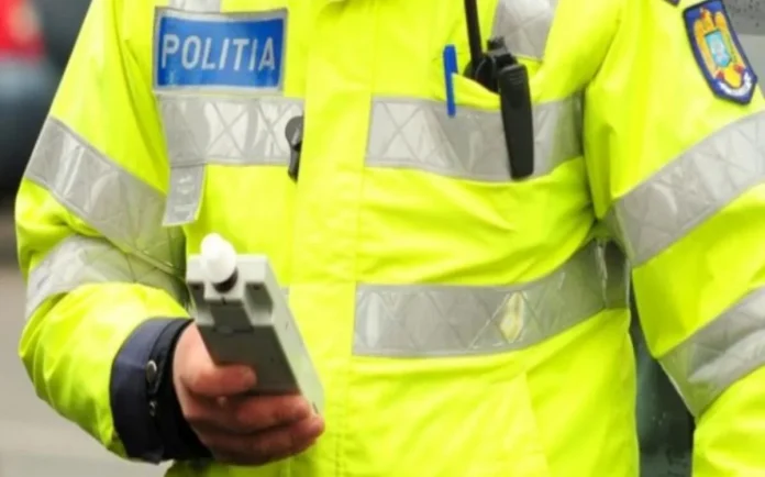 Dosare penale pentru șoferi care au condus băuți. Unul dintre ei a intrat cu ATV-ul în poarta unui imobil