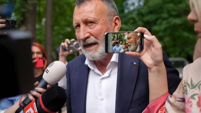 Baronul PSD care vrea să dărâme guvernul Bolojan și-a băgat fratele, fiica, ginerele și fiul în afaceri cu statul