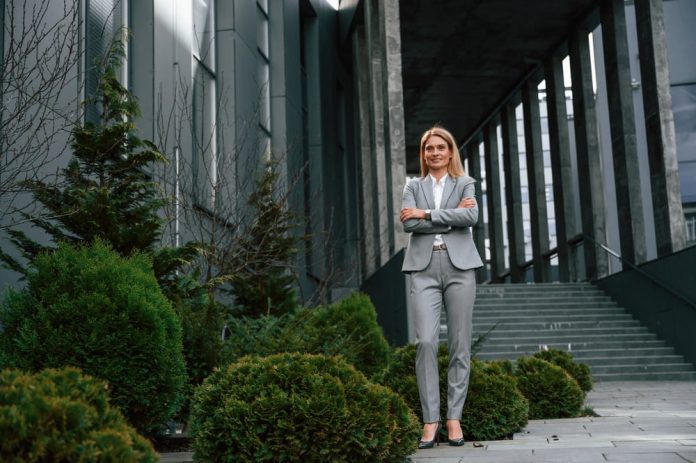 (P) Ghid de stil: cum să combini pantalonii office cu alte piese vestimentare